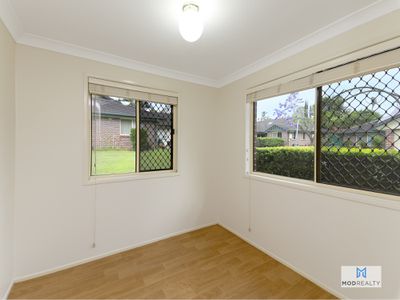 8 / 3 Spalding Crescent, Goodna