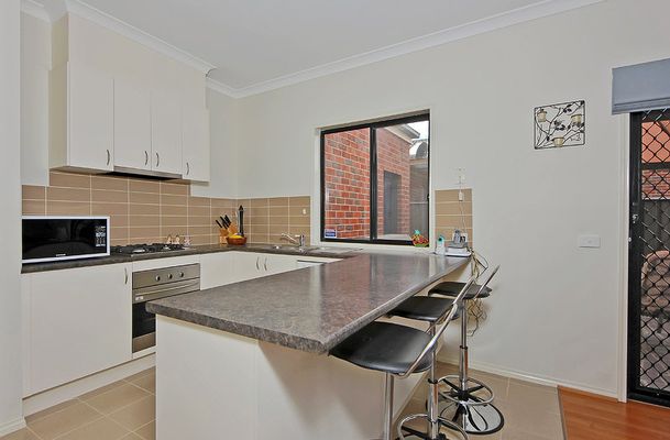 16 Cheltenham Close, Craigieburn