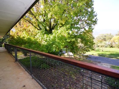 8 Vails Road, Tawonga South