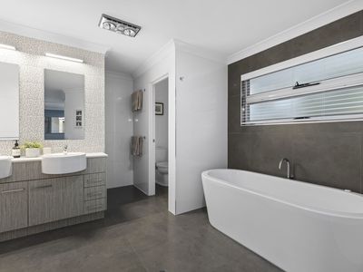 2 Foxwood Circuit, Wakerley