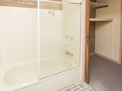 1 / 2 Lewis Street, Airlie Beach