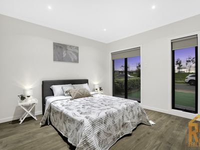 51 ORBIS AVE, Fraser Rise
