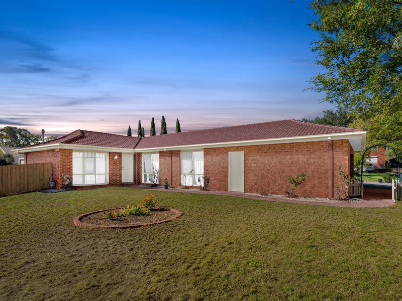 1  Brady Close , Lynbrook