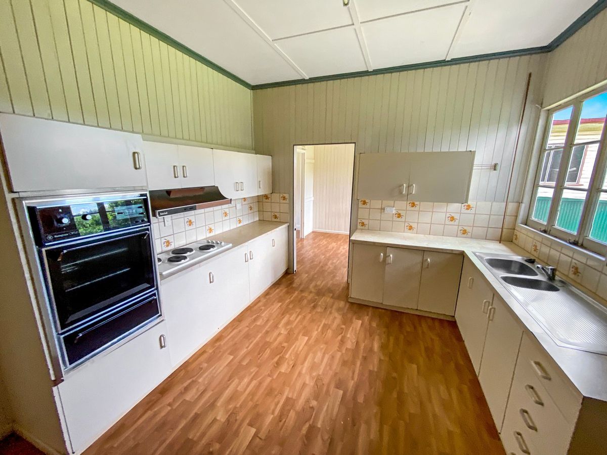 74 Planet Avenue, Atherton
