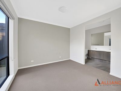 62 Loudon Circuit, Craigieburn