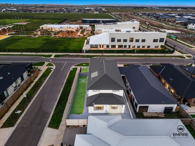 7 Crescendo Boulevard, Clyde