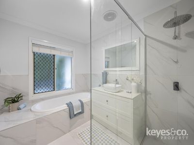 1 Rivergreen Circuit, Douglas