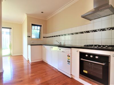 2 / 6 Macrina Street, Oakleigh East