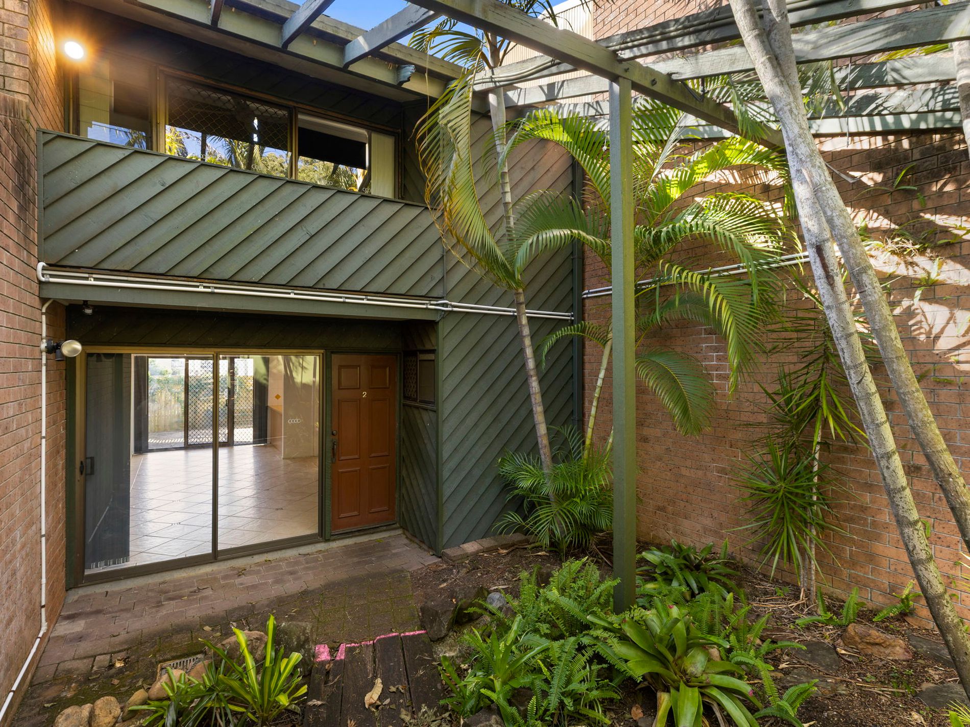 2 / 142 Carmody Road, St Lucia