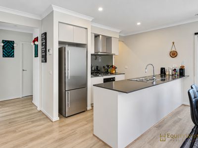 19 Sparland Street, Manor Lakes