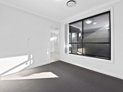 17 Swallow Loop, Oran Park