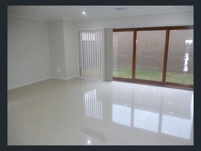 43 Lakeside Parade, Jordan Springs