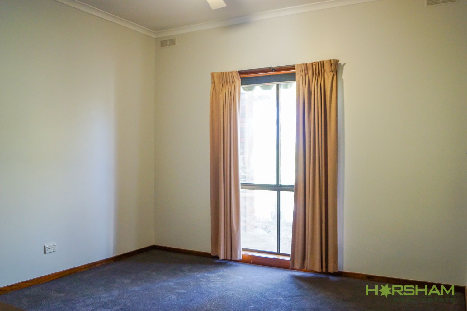 1 / 4 Searle Street, Horsham