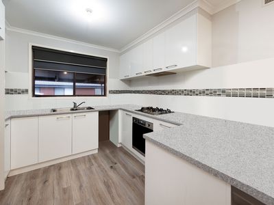 7 ROBERT CRESCENT, Wodonga