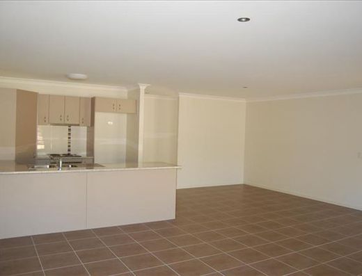 Delightful home in Noosaville image 7