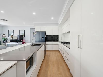 18 Lancaster Loop, Piara Waters