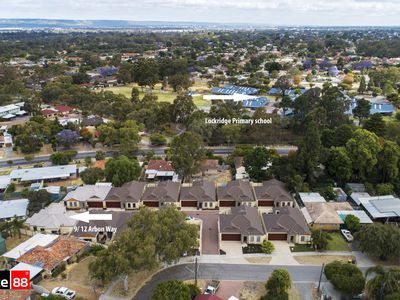 9 / 12 Arbon Way, Lockridge