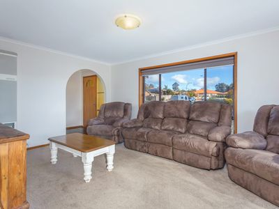 30 Crest Park Parade, Queanbeyan West