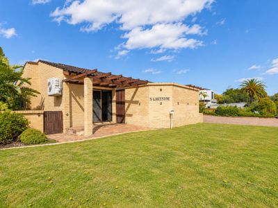 5 Lakeside Road, Churchlands