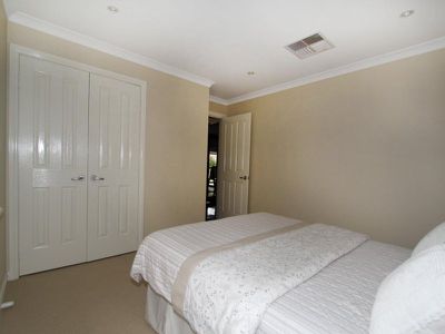 44 Longmore Parade, Broadwood