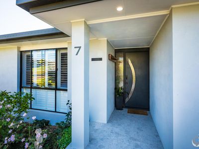 7 Lakeside Drive, Kianga