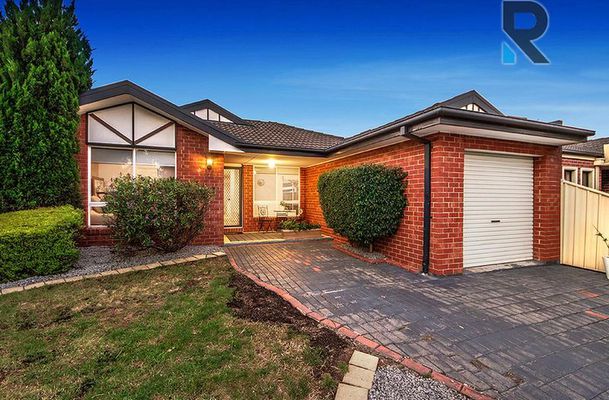 11 McKenzie Crescent, Roxburgh Park