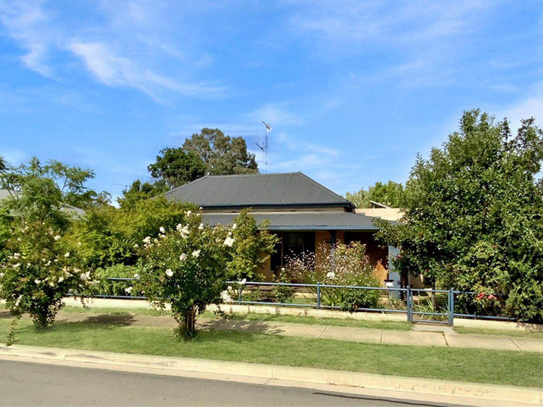 22 Battye Street, Forbes