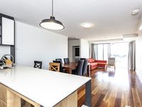 20701 / 11 Beesley Street, West End