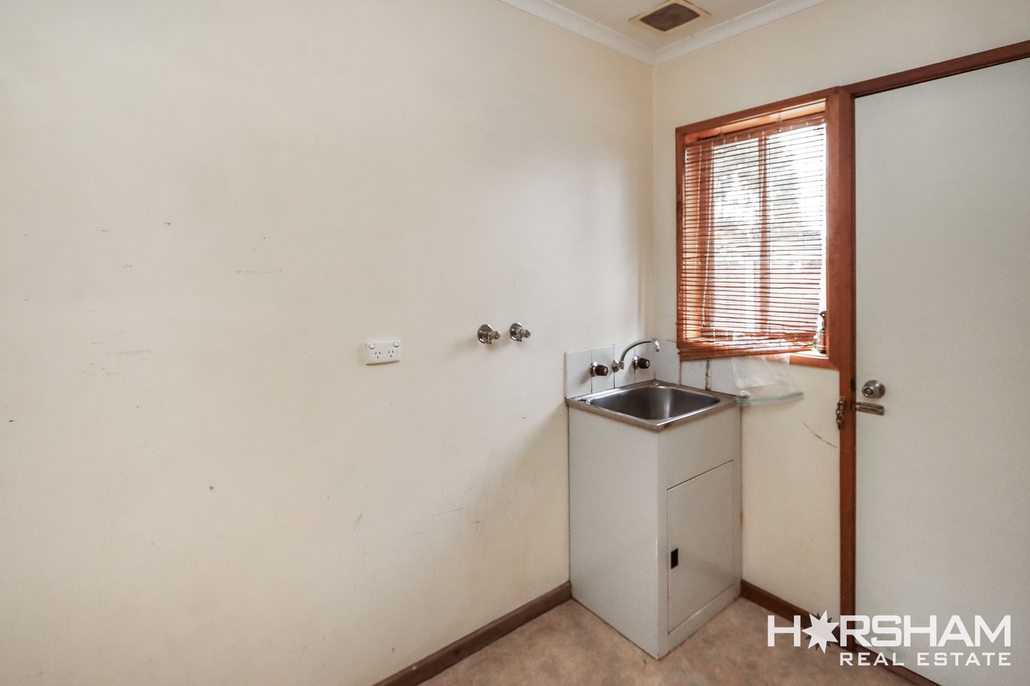 3 / 9 Young Street, Horsham