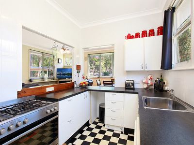 18 Wingfield Street , Windermere Park