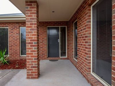 2 / 77 Cambridge Drive, Mansfield