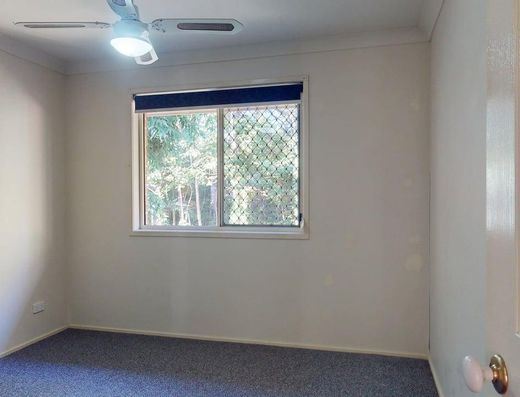 Centrally Located in The Bushlands Estates image 8