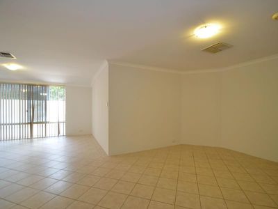 2 Barrul Place, Thornlie