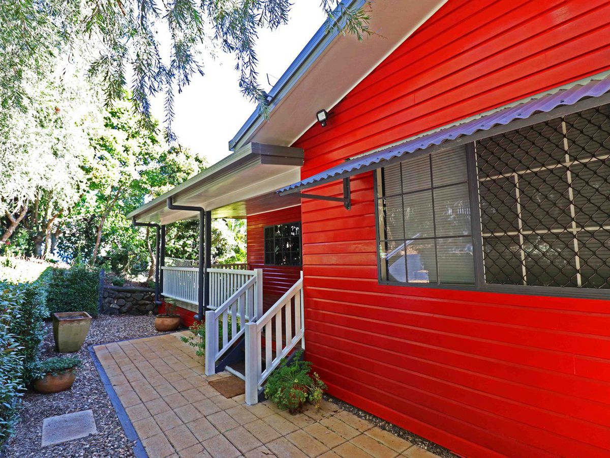 25 TWELFTH AVENUE, Atherton
