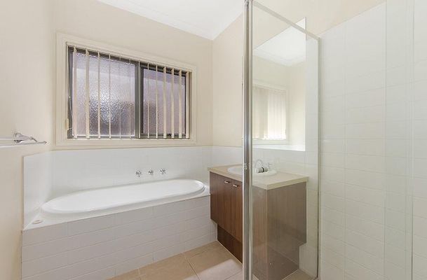70 Hamilton Hume Parade, Craigieburn