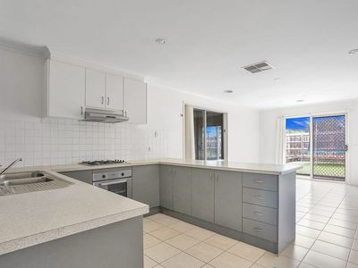 39 Tandara Circuit, Melton West