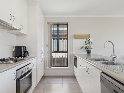 8 / 15 Windsong Court, Morphett Vale