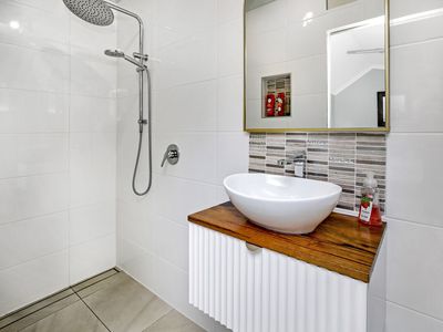 41 Satellite Street, Clifton Beach