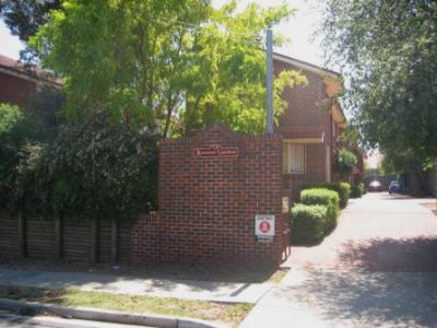 1 / 118 ROSSMORE Ave, Punchbowl
