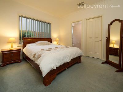2 FENWICK COURT, Wodonga