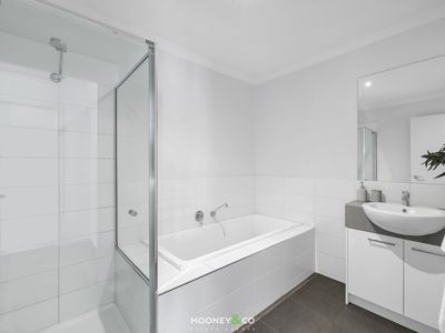 2 Aviara Walk, Cranbourne