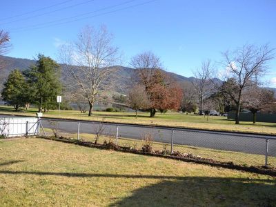 72 Lakeside Avenue , Mount Beauty
