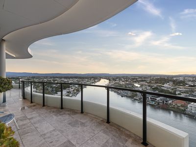 1007 / 15 Cannes Avenue, Surfers Paradise