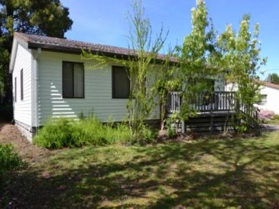 16 Lakeside Avenue , Mount Beauty