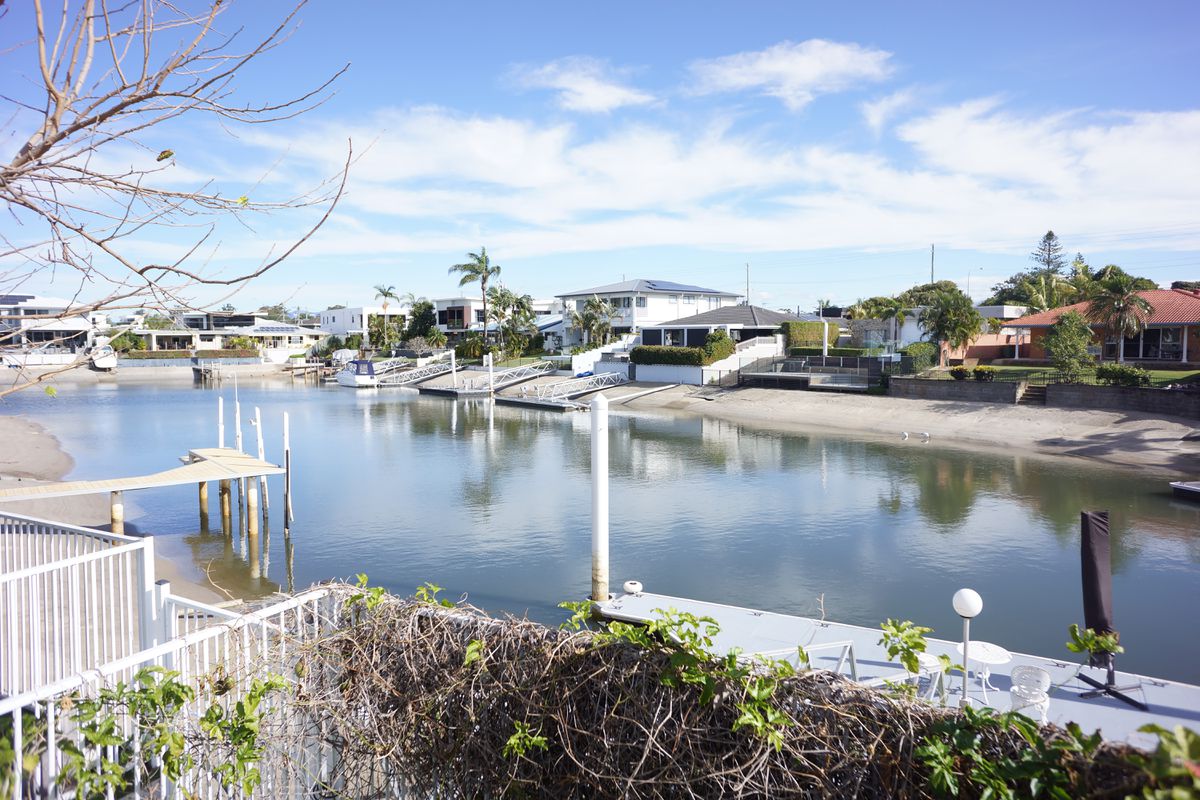 33 Beverley Crescent, Broadbeach Waters