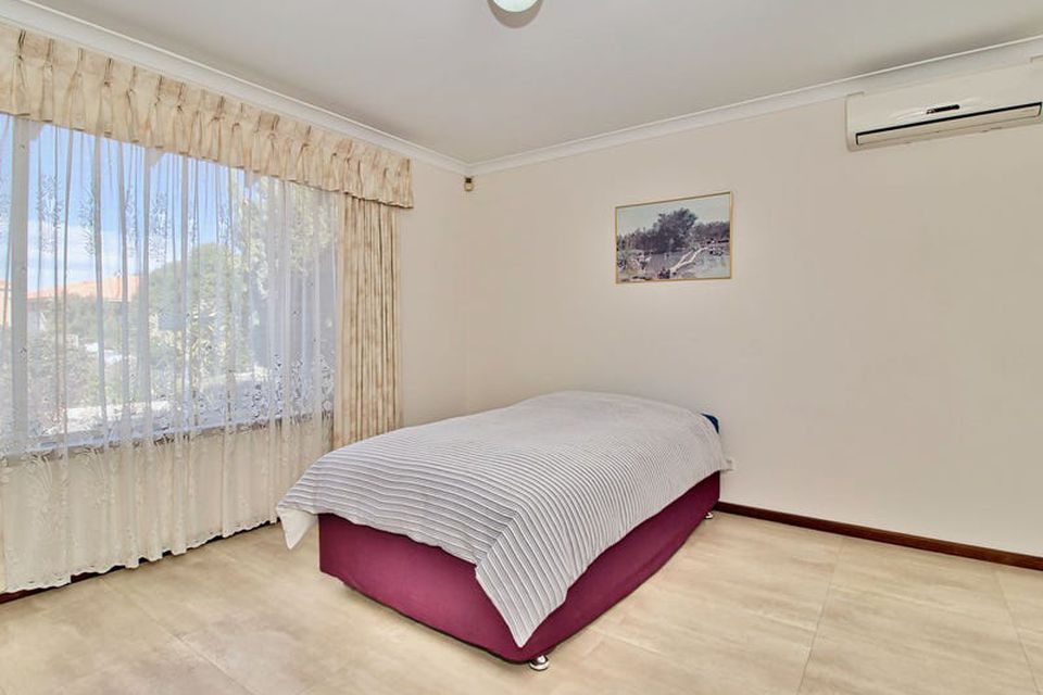 2 Freedman Way , Winthrop