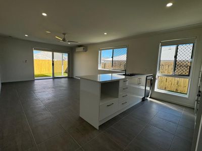8 Alexander Pl, Gleneagle