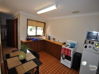 7 and 7a Springfield Way, Dubbo