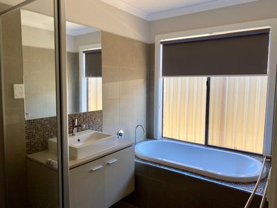 8 Viaduct Parade, Truganina