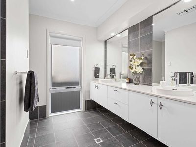 20 Aurora Avenue, Dunmore